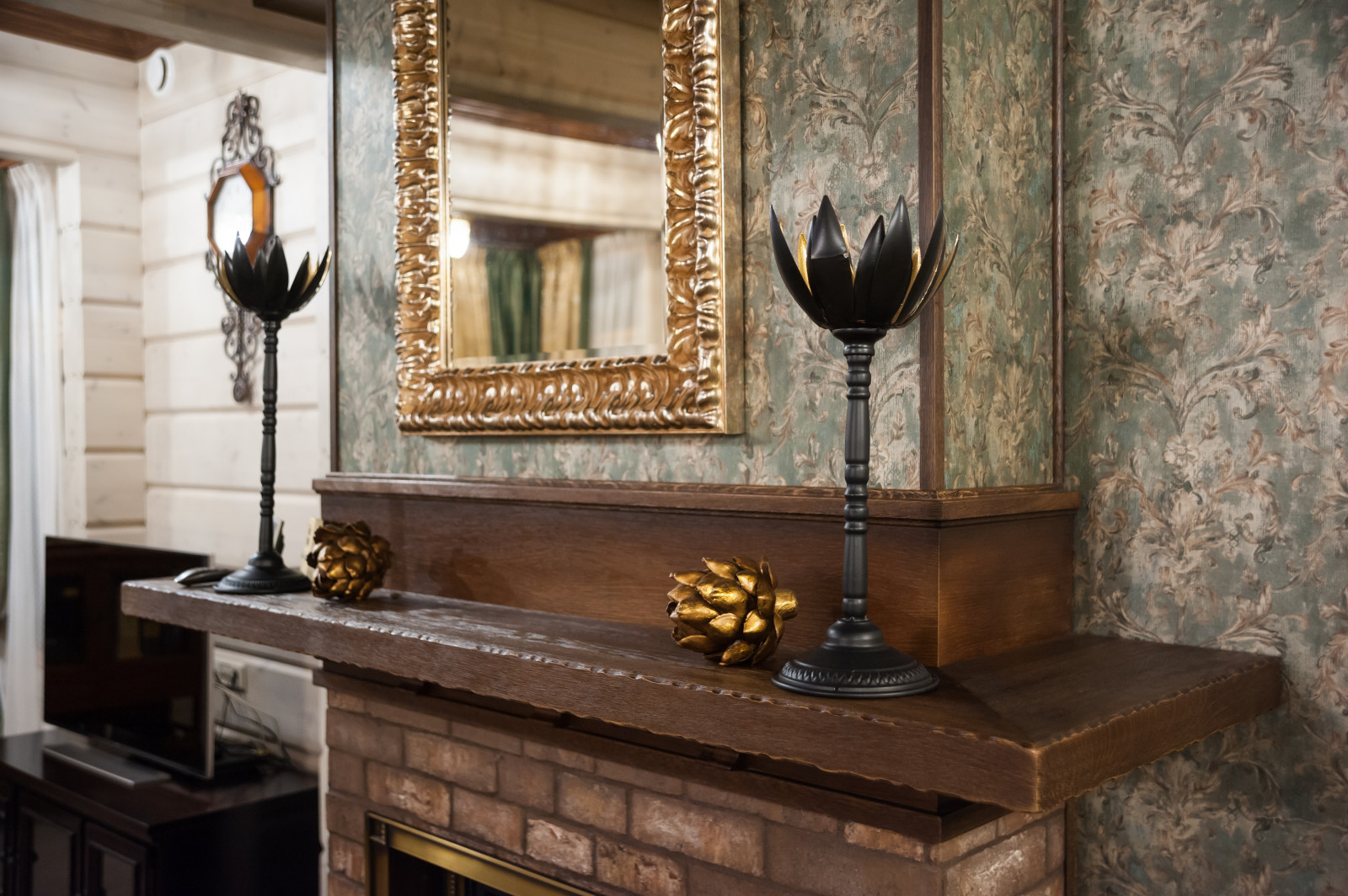 Дом у Медного озера