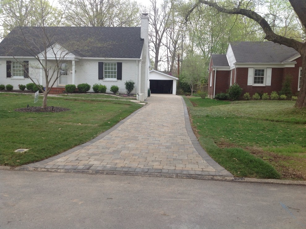 Mid-sized traditional front yard partial sun garden in Louisville with a garden path and concrete pavers.