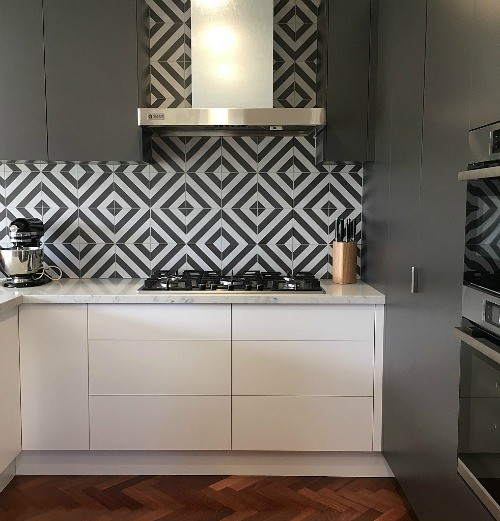 Design ideas for a mid-sized contemporary u-shaped eat-in kitchen in Geelong with a double-bowl sink, flat-panel cabinets, grey cabinets, quartz benchtops, multi-coloured splashback, cement tile splashback, stainless steel appliances, dark hardwood floors and with island.