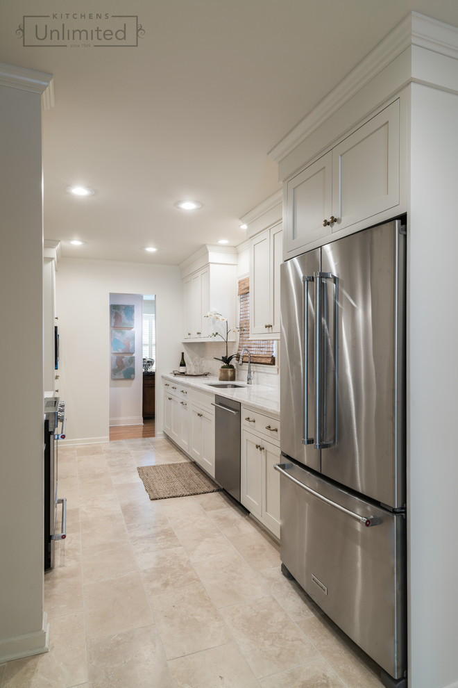 Kitchen - transitional kitchen idea