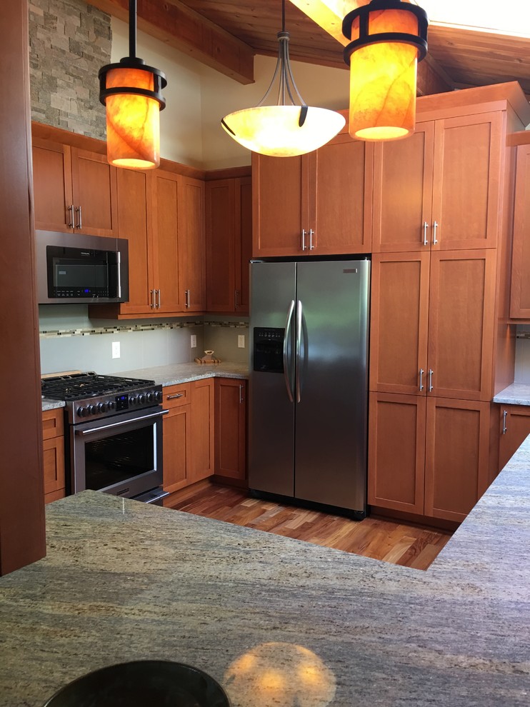 Kitchen - transitional kitchen idea in Seattle