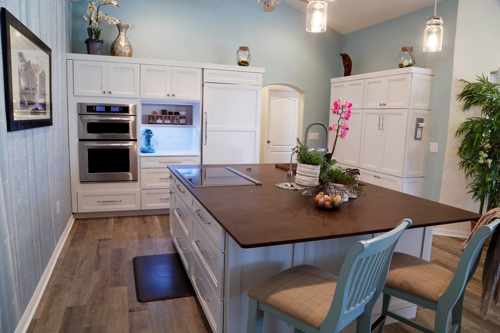 Kitchen - transitional kitchen idea in Charlotte