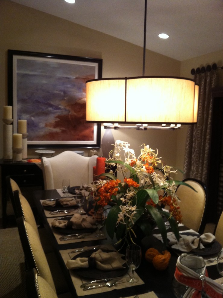 Inspiration for a modern dining room in Tampa.