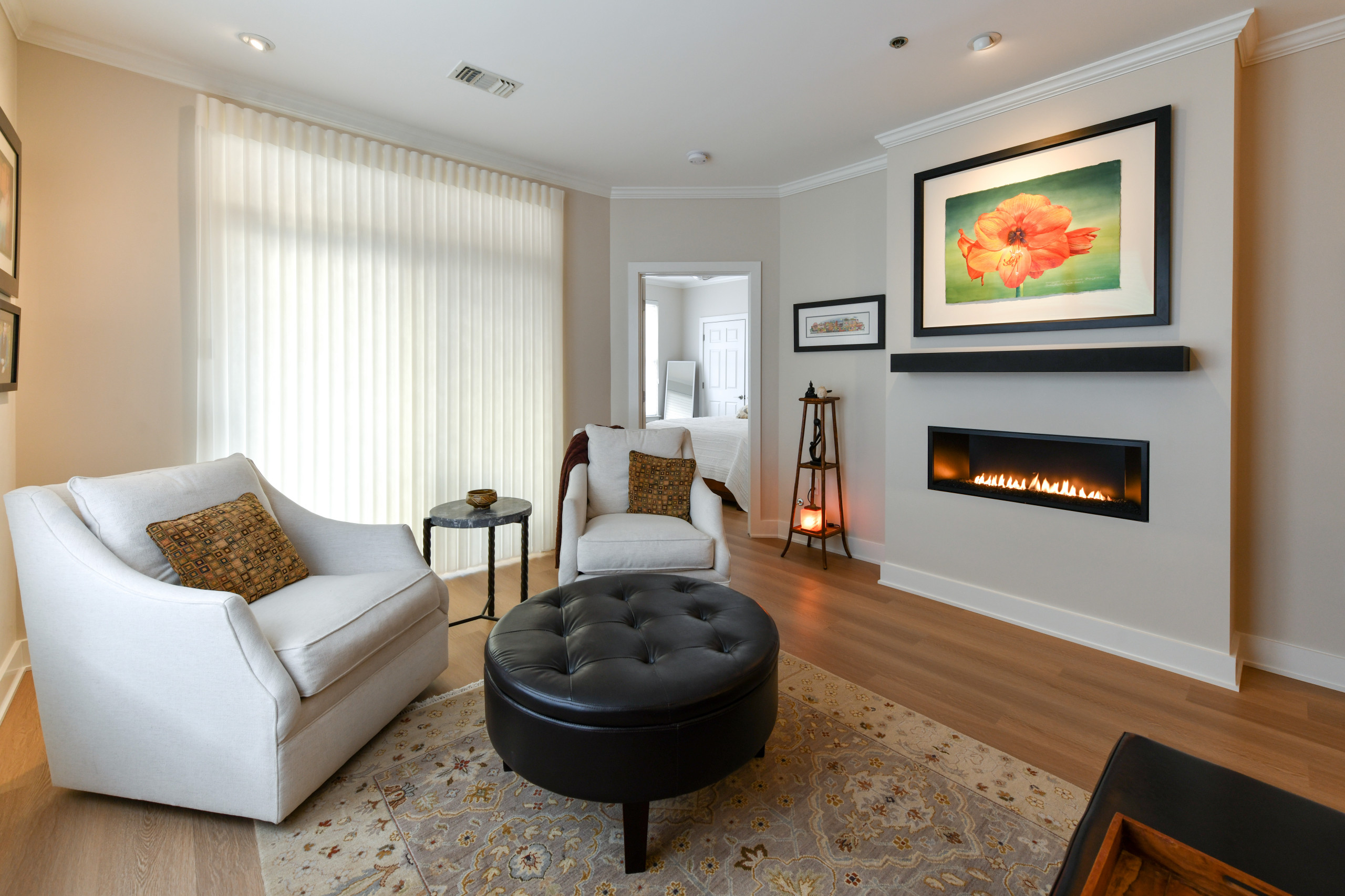 Inspiration for a transitional living room remodel in DC Metro