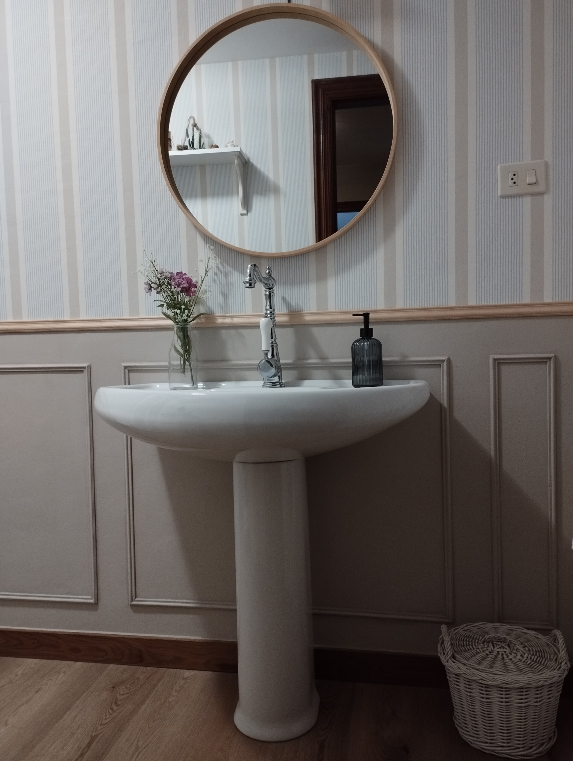 75 Mid-Century Modern Powder Room with a Wall-Mount Toilet Ideas You'll  Love - March, 2023 | Houzz