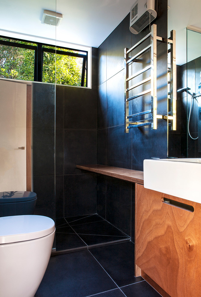 Inspiration for a modern bathroom in Auckland.
