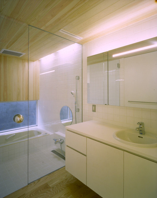 新丸子の住宅 〜座の生活を楽しむ〜 modern-badezimmer