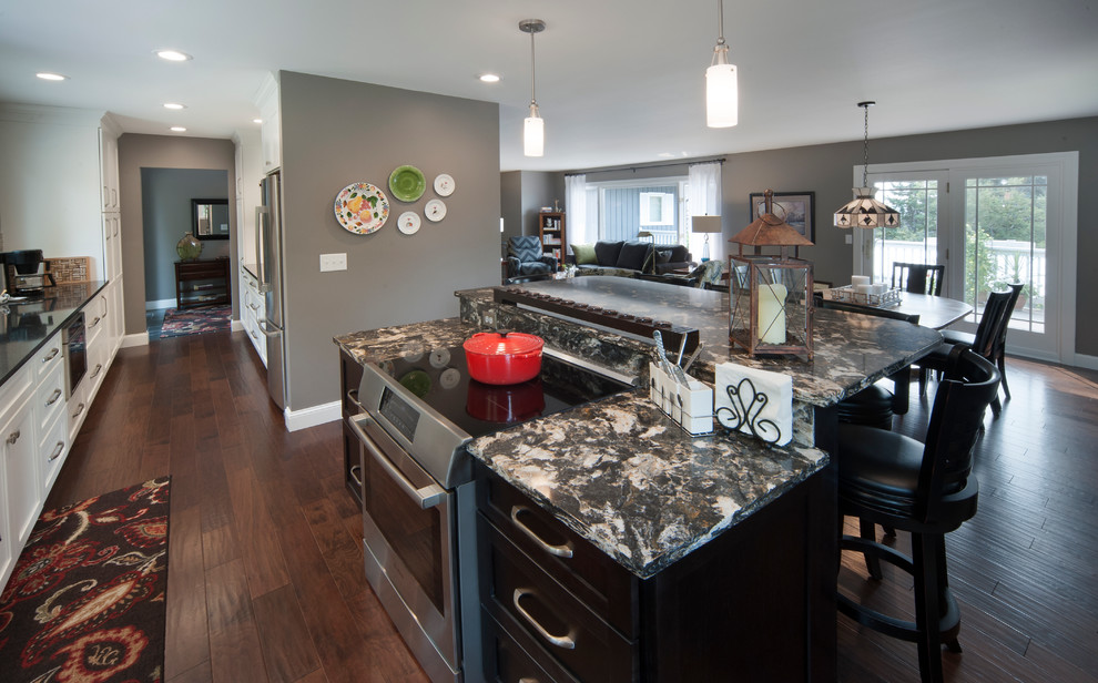 Kitchen - transitional kitchen idea