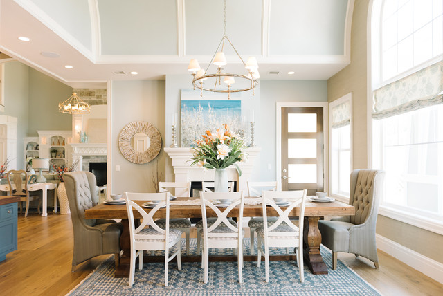 Pond Circle Residence french-country-esszimmer