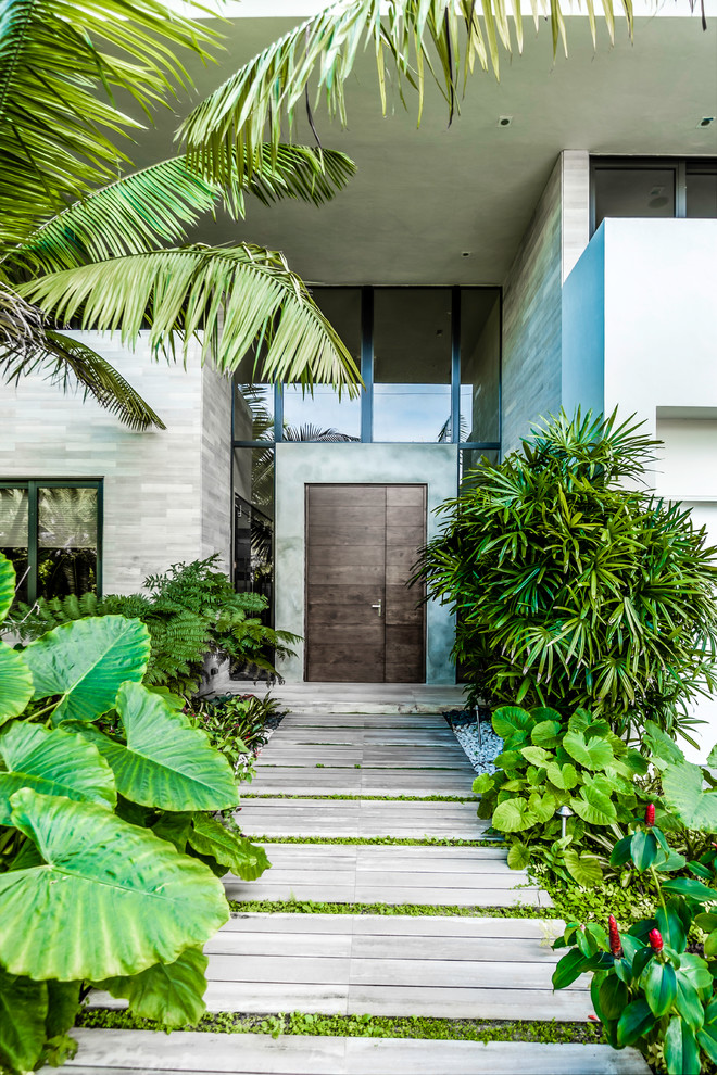 Design ideas for a tropical entryway in Miami.