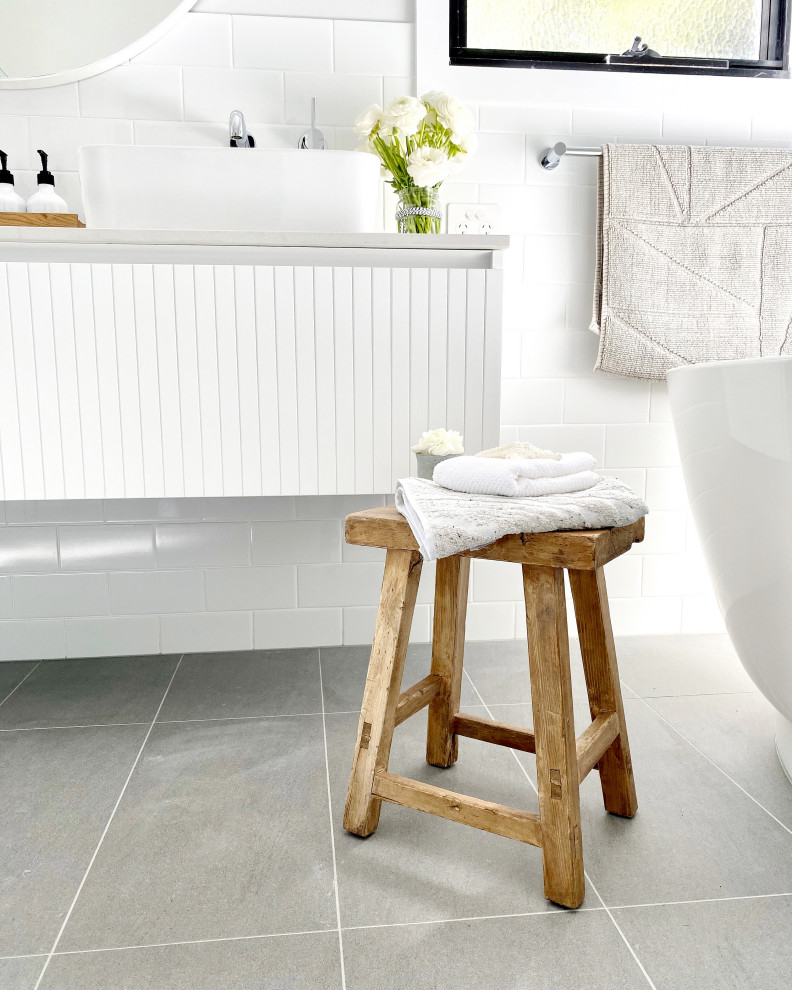 This is an example of a scandinavian bathroom in Brisbane.