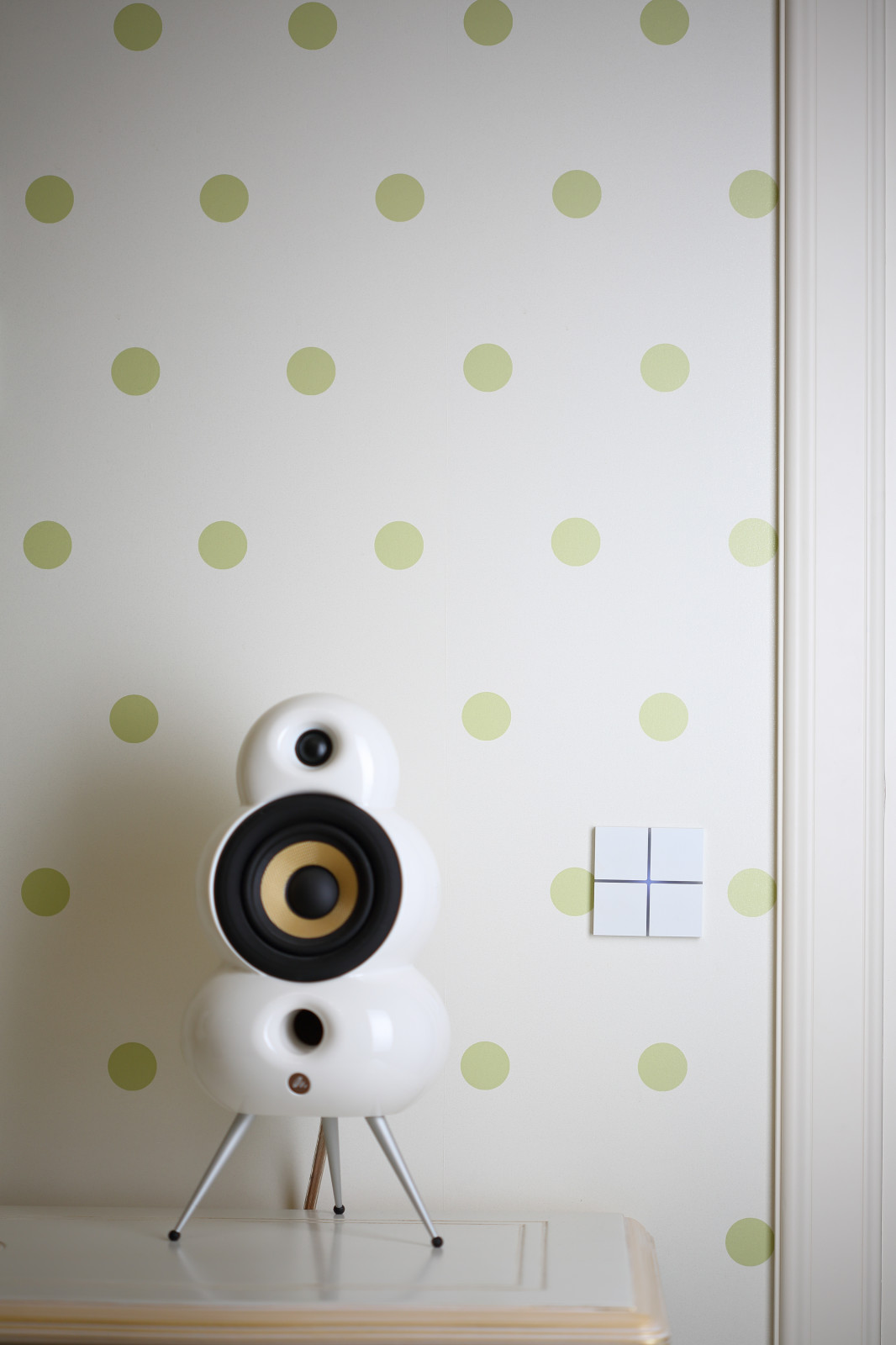 Сенсорный выключатель Basalte Sentido. Аудиомультирум.