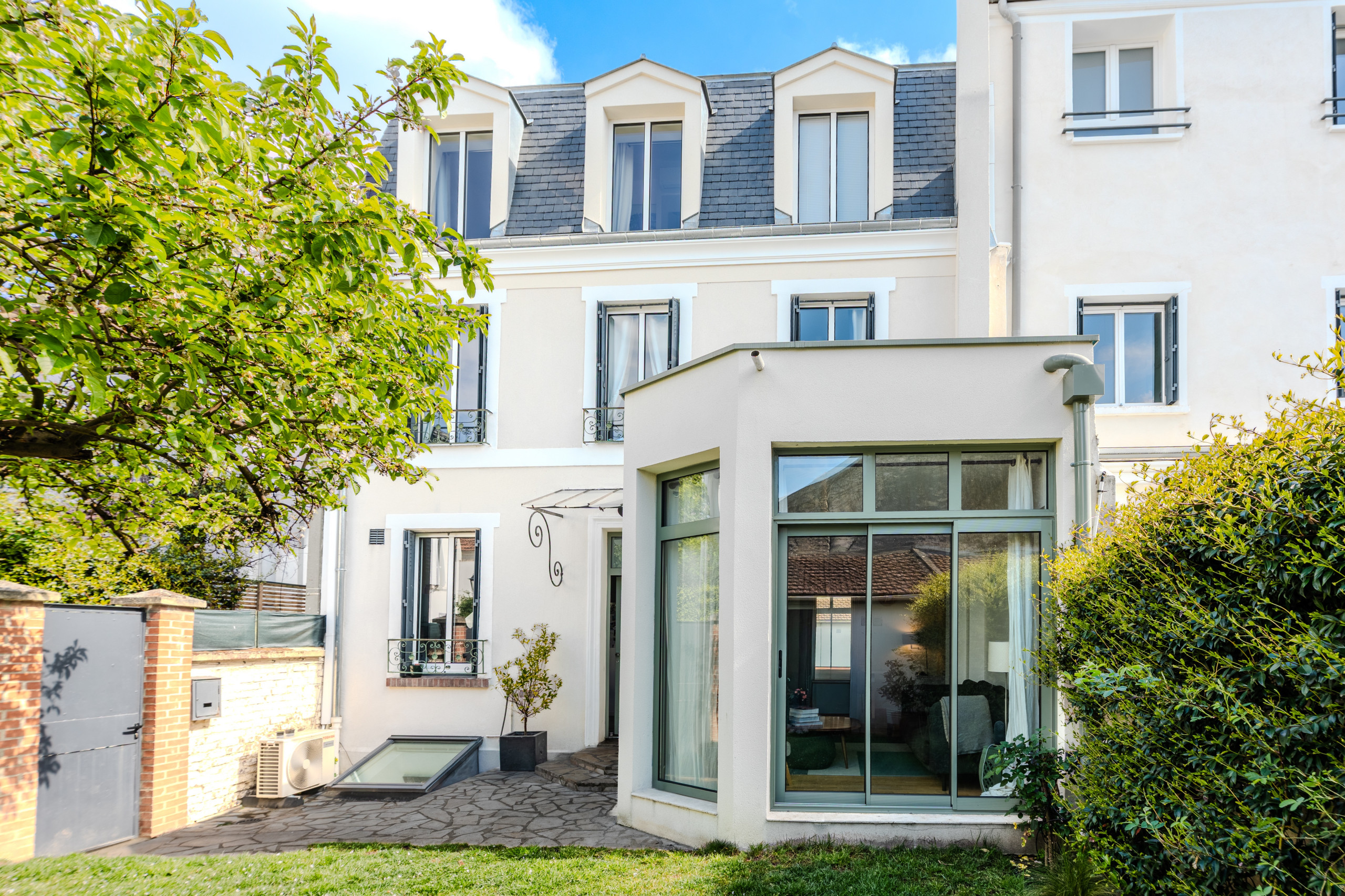 LUMIERE - surélévation d'un pavillon