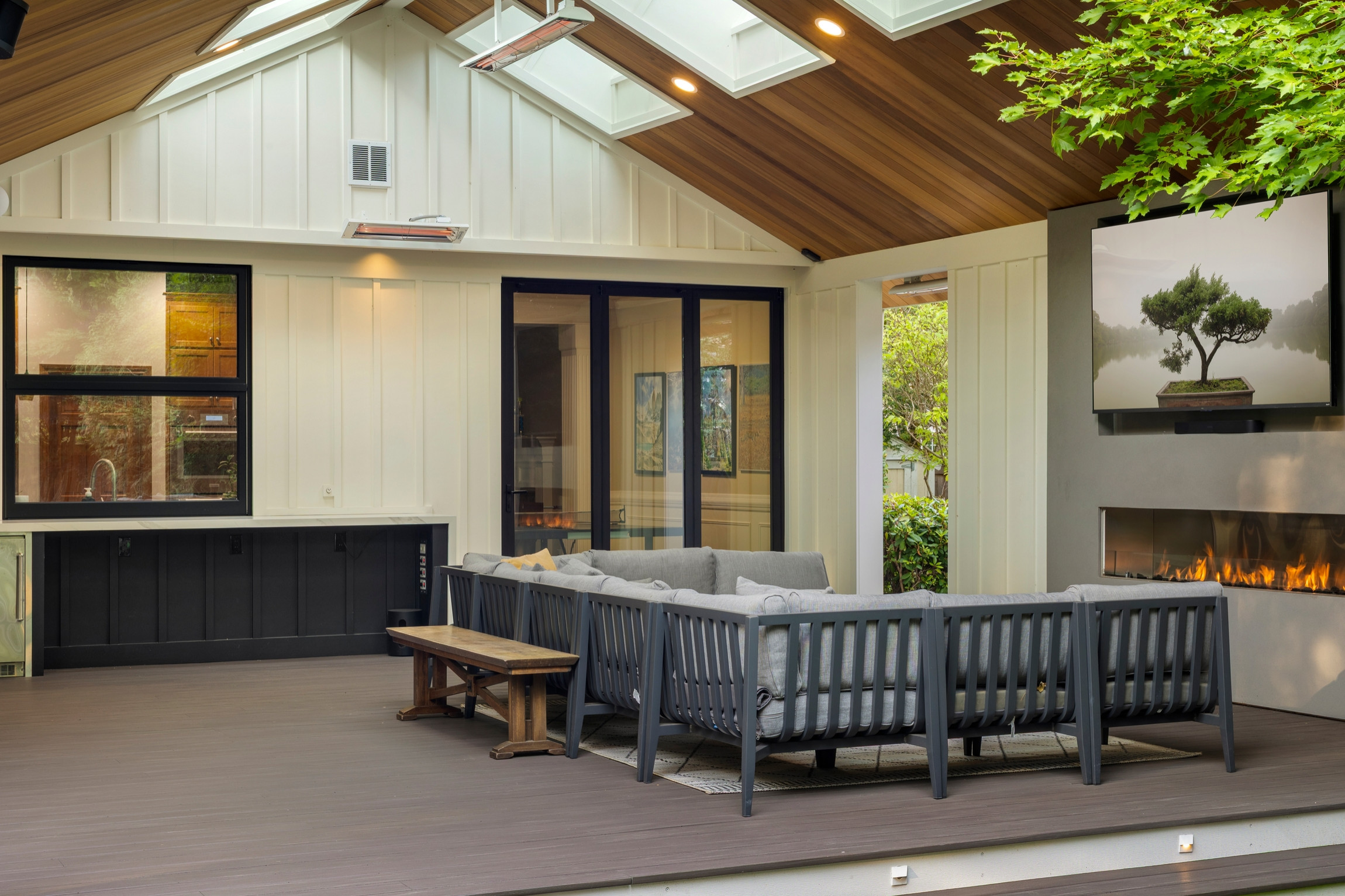 Sammamish Contemporary Outdoor Living