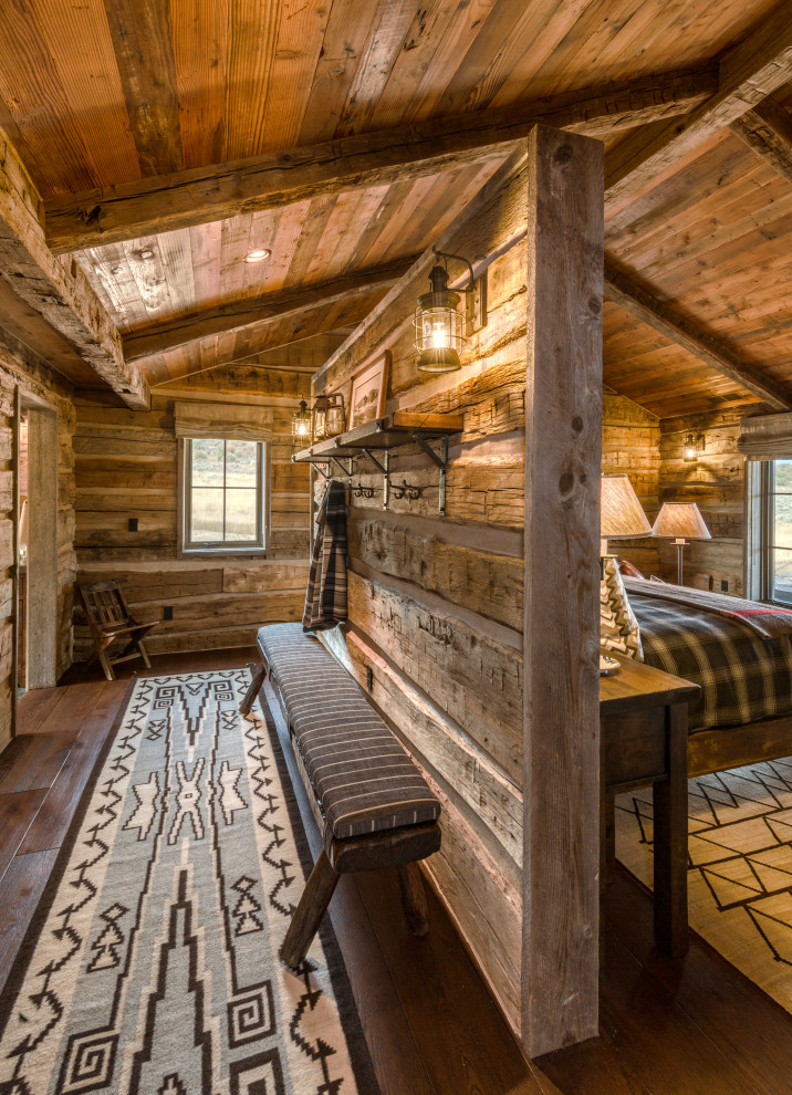 Home design - rustic home design idea in Denver
