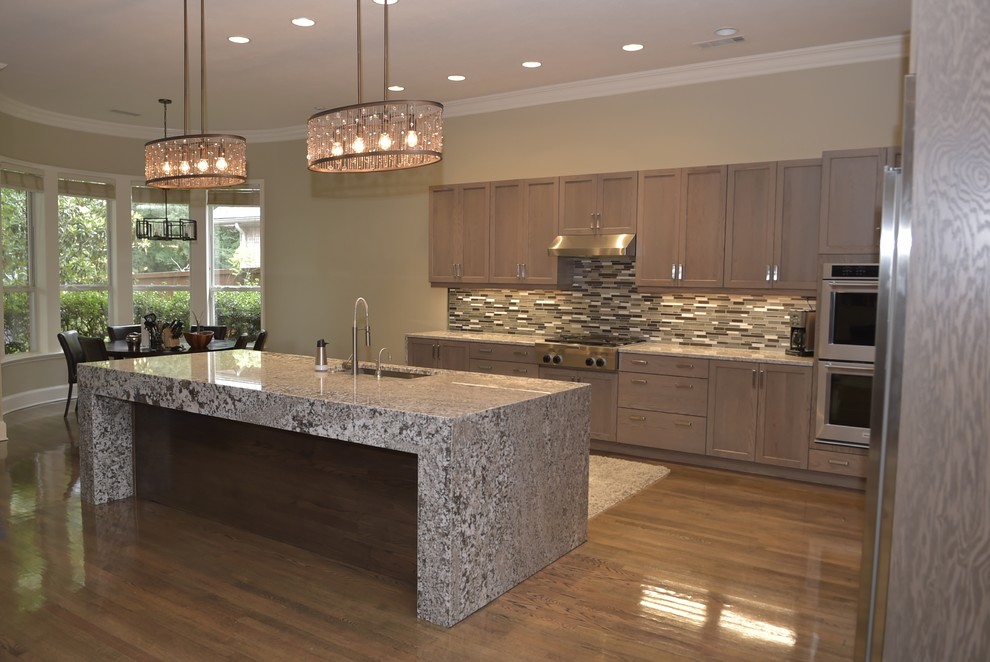 Example of a transitional kitchen design in Dallas