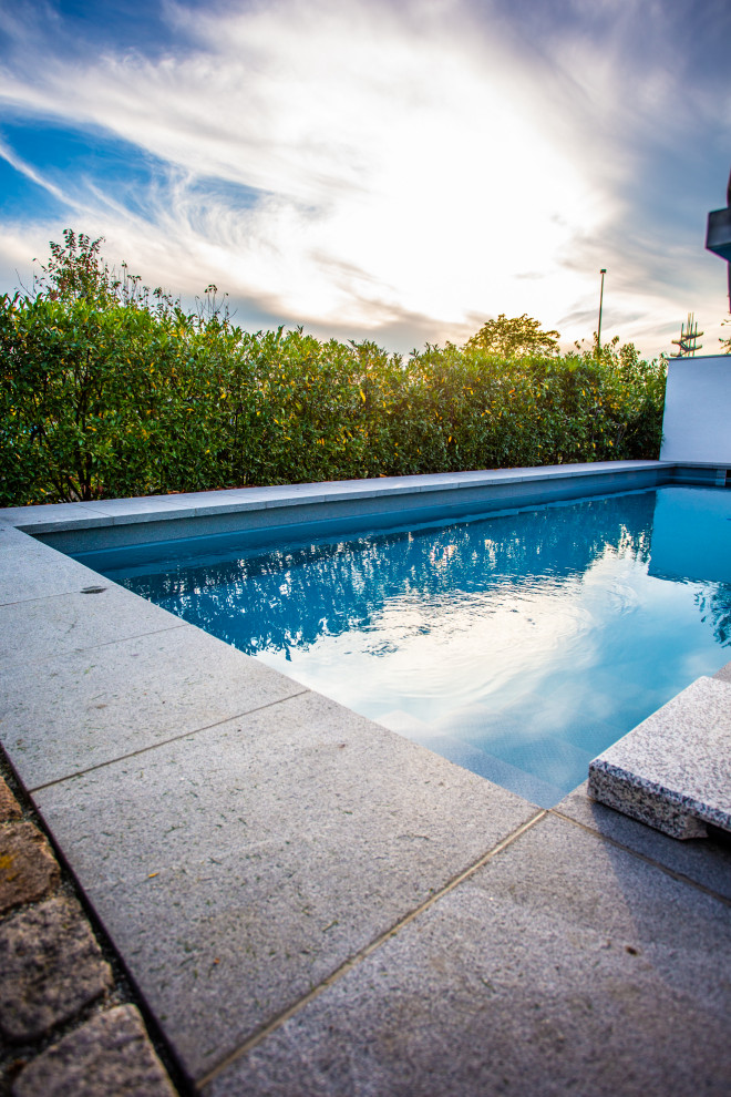 Moderner Pool in Sonstige