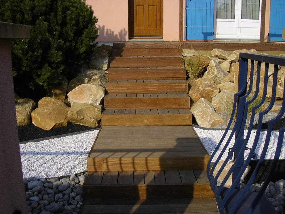 Jardin minéral avec terrasse sur pilotis