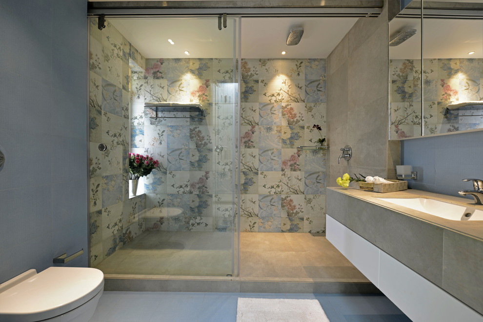 Design ideas for a contemporary bathroom in Mumbai.