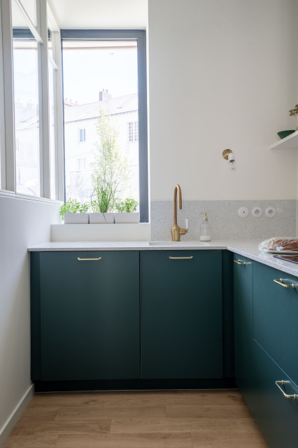 Transformation d'une ancienne poste tropical-kitchen