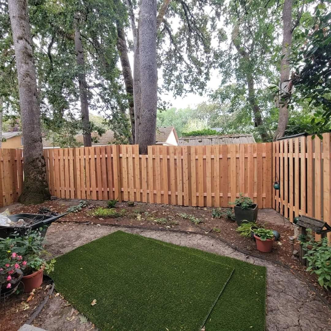 Good neighbor fence with no cap
