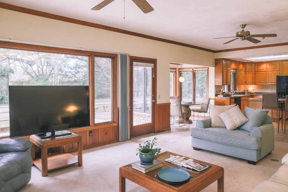 Transitional home design photo in Atlanta