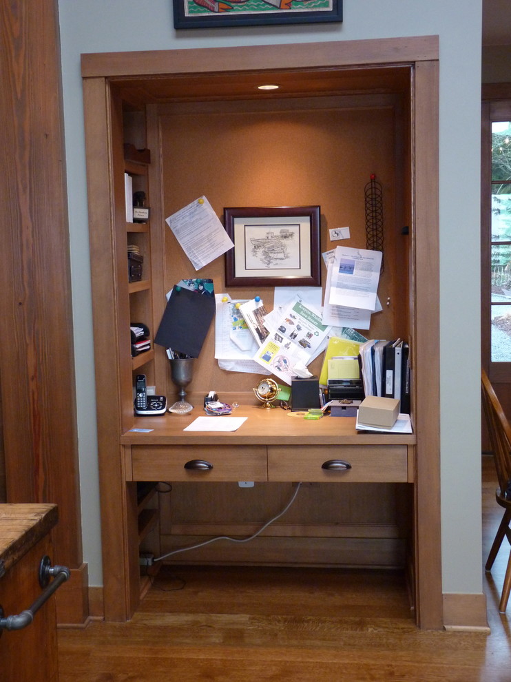 Inspiration for a craftsman home office remodel in Seattle