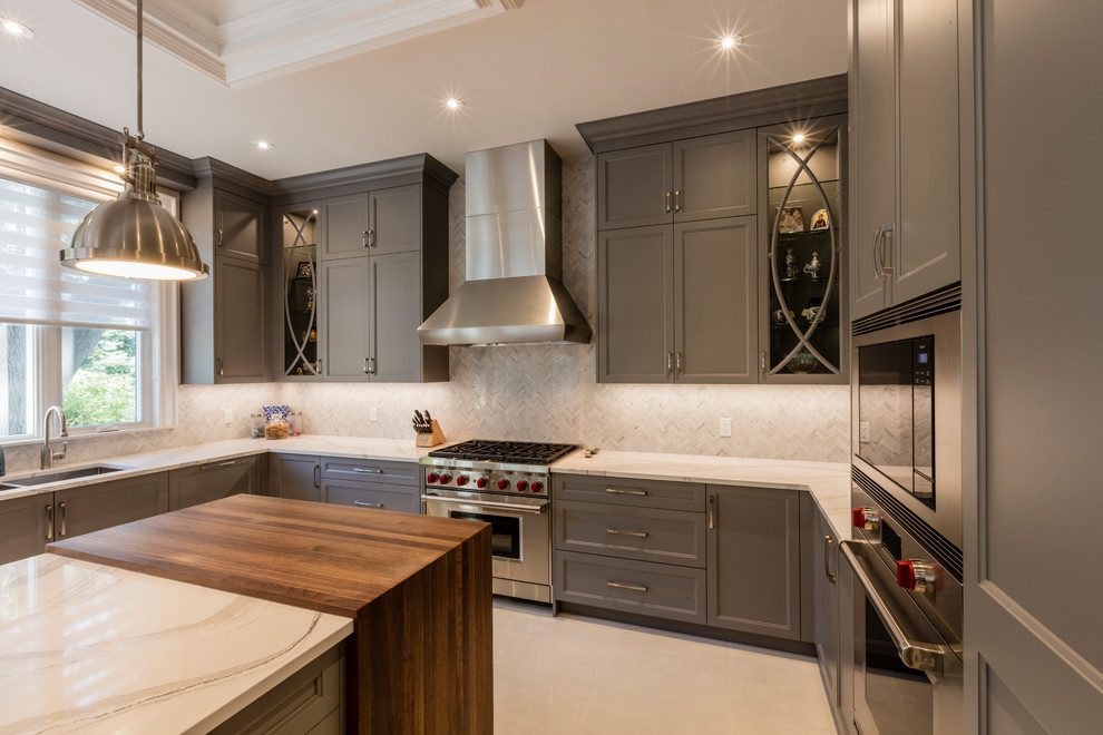 Transitional kitchen photo in Toronto