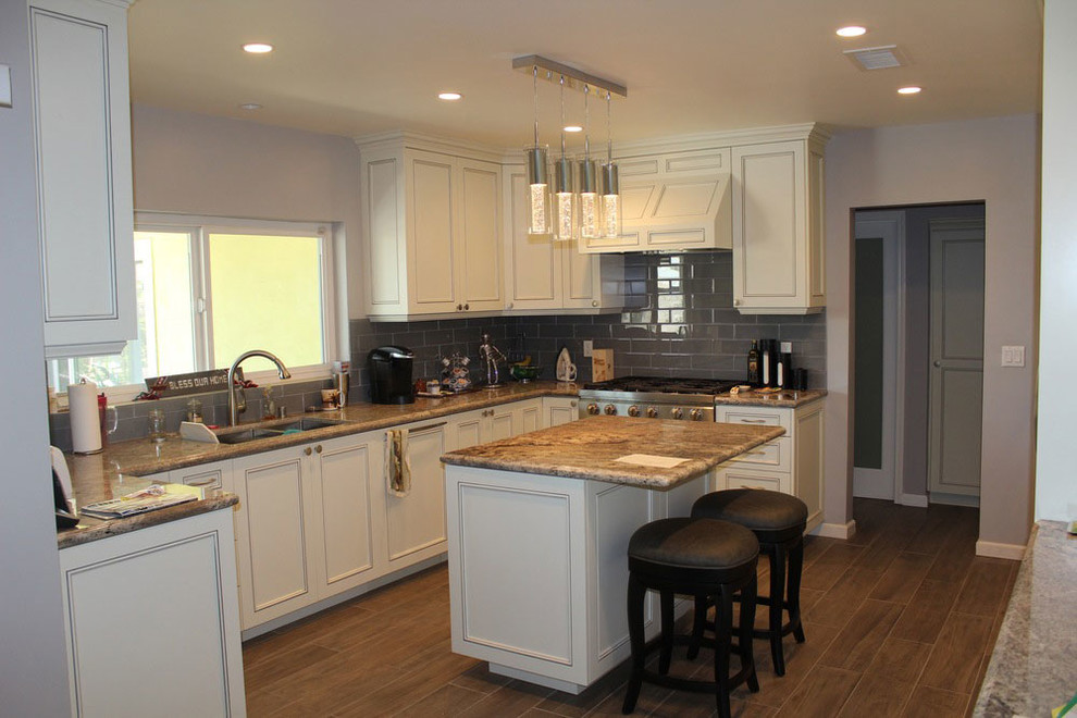 Inspiration for a transitional kitchen remodel in Los Angeles