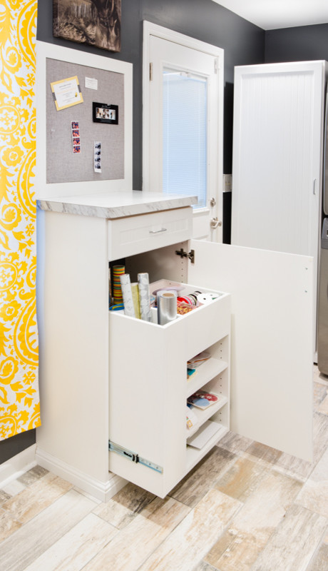 Home office - traditional home office idea in Chicago