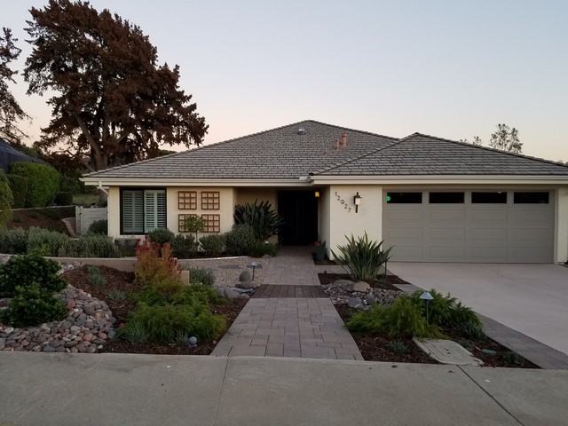 Front Yard Transformation mediterraneen-jardin