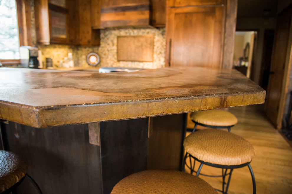 Home design - rustic home design idea in Denver