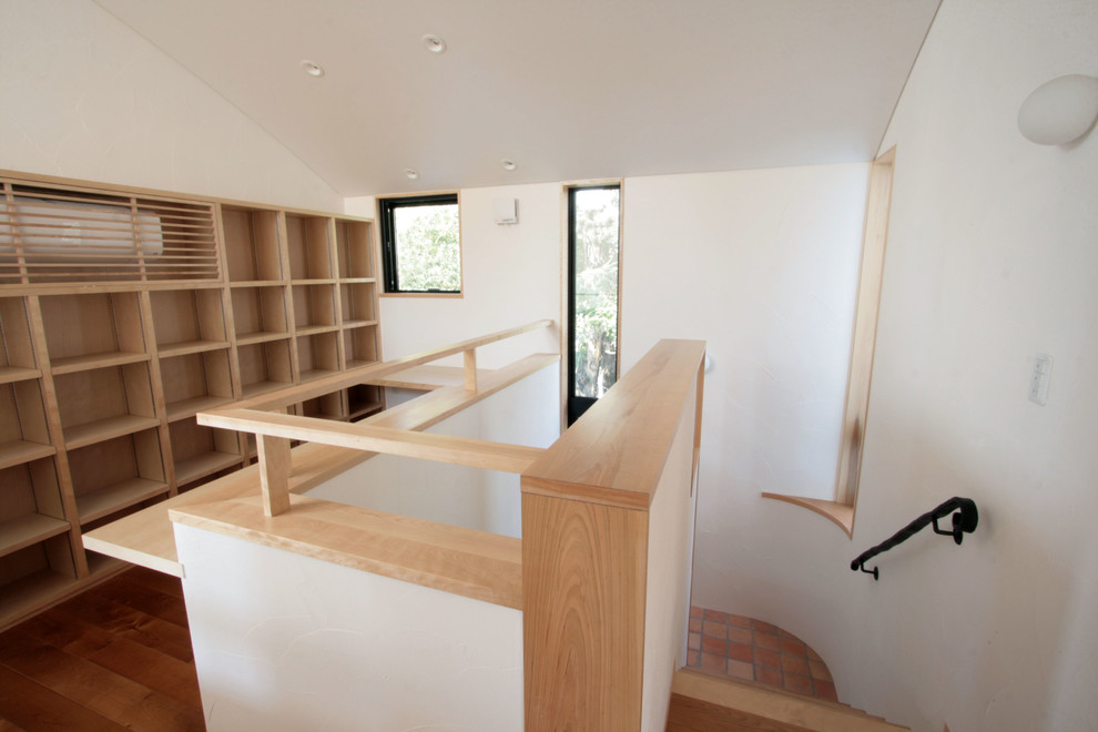 This is an example of a country home office in Tokyo.