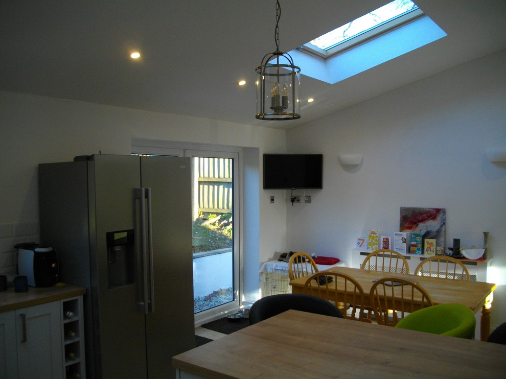 Photo of a modern kitchen in Devon.