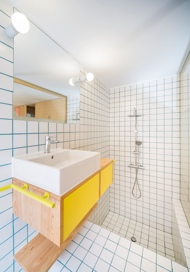 This is an example of a small contemporary 3/4 bathroom in Madrid with flat-panel cabinets.