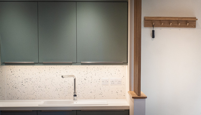 Splash Back contemporary-koek