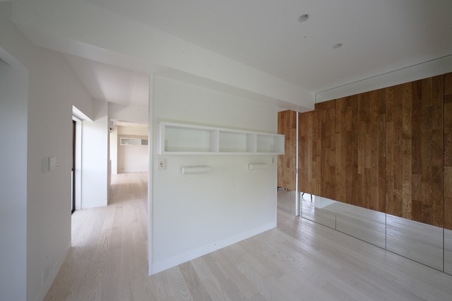 フラット・フローティング・ボックス　Flat Floating Boxes modern-schlafzimmer