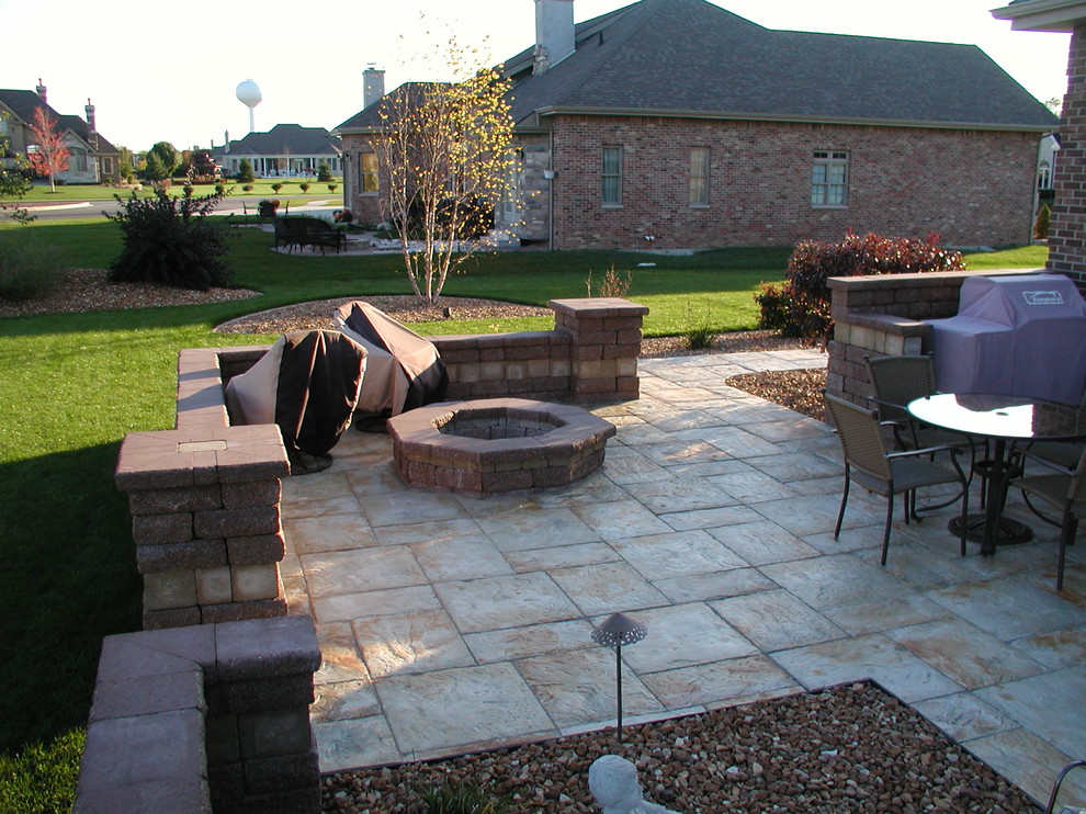 Home design - modern home design idea in Chicago