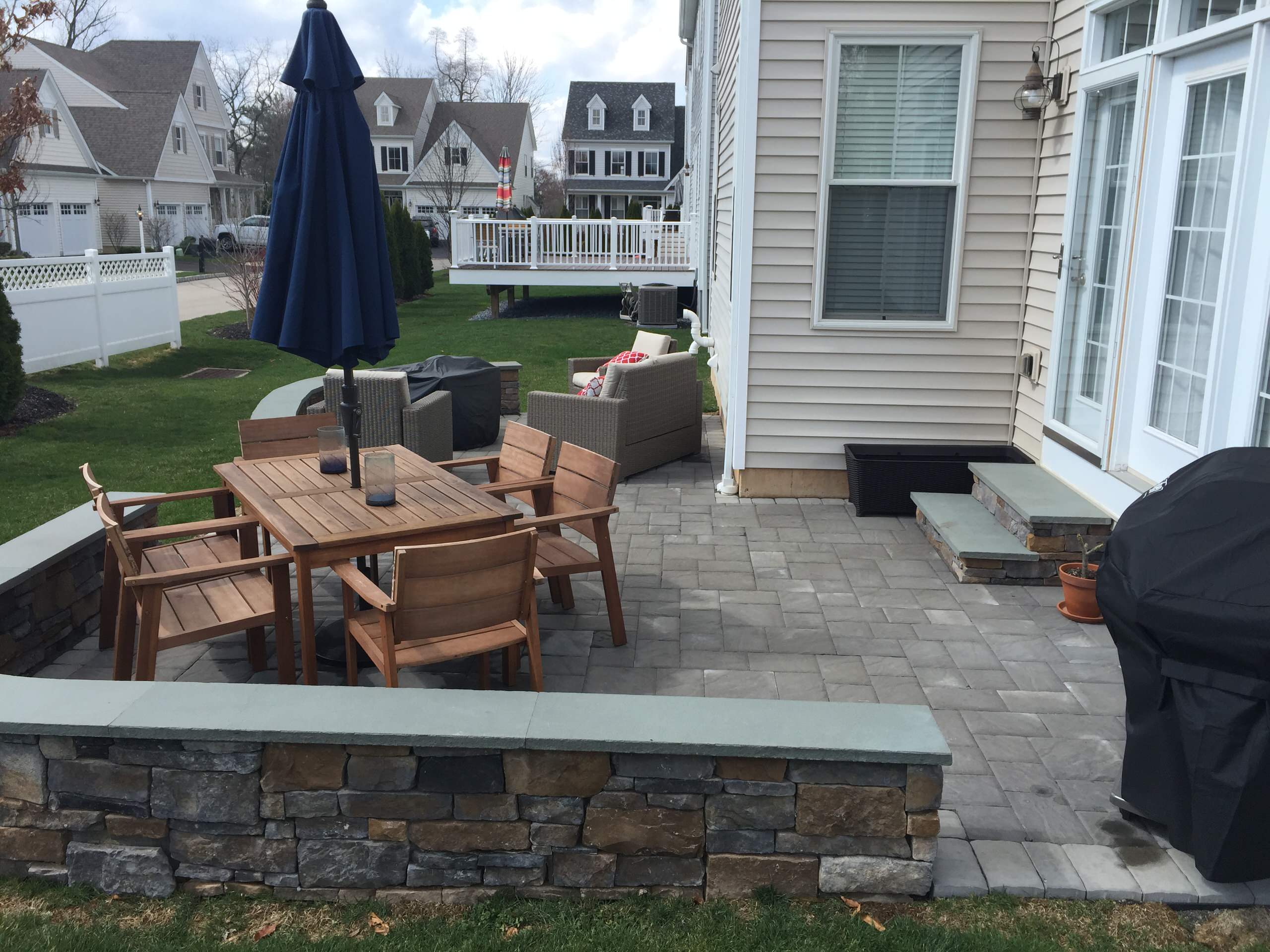 Patios/Patios with sitting walls
