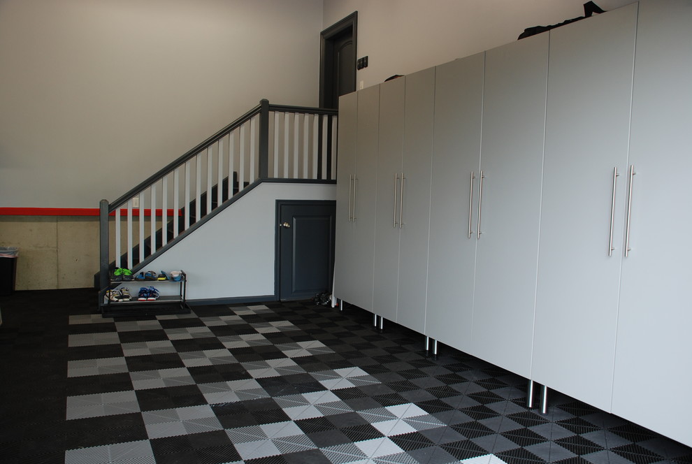 Garage - mid-sized traditional attached two-car garage idea in Philadelphia