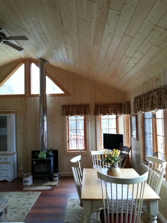 Kitchen/dining room combo - mid-sized rustic dark wood floor and brown floor kitchen/dining room combo idea with brown walls and no fireplace