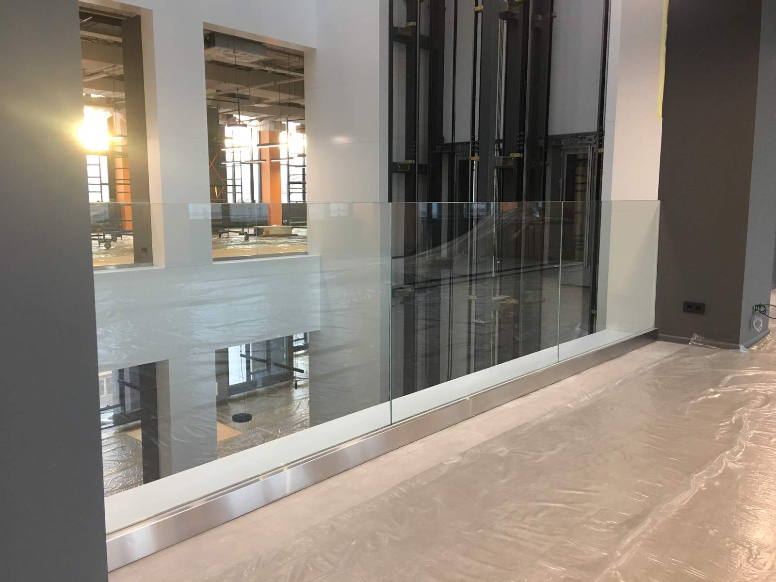 Безрамное ограждение