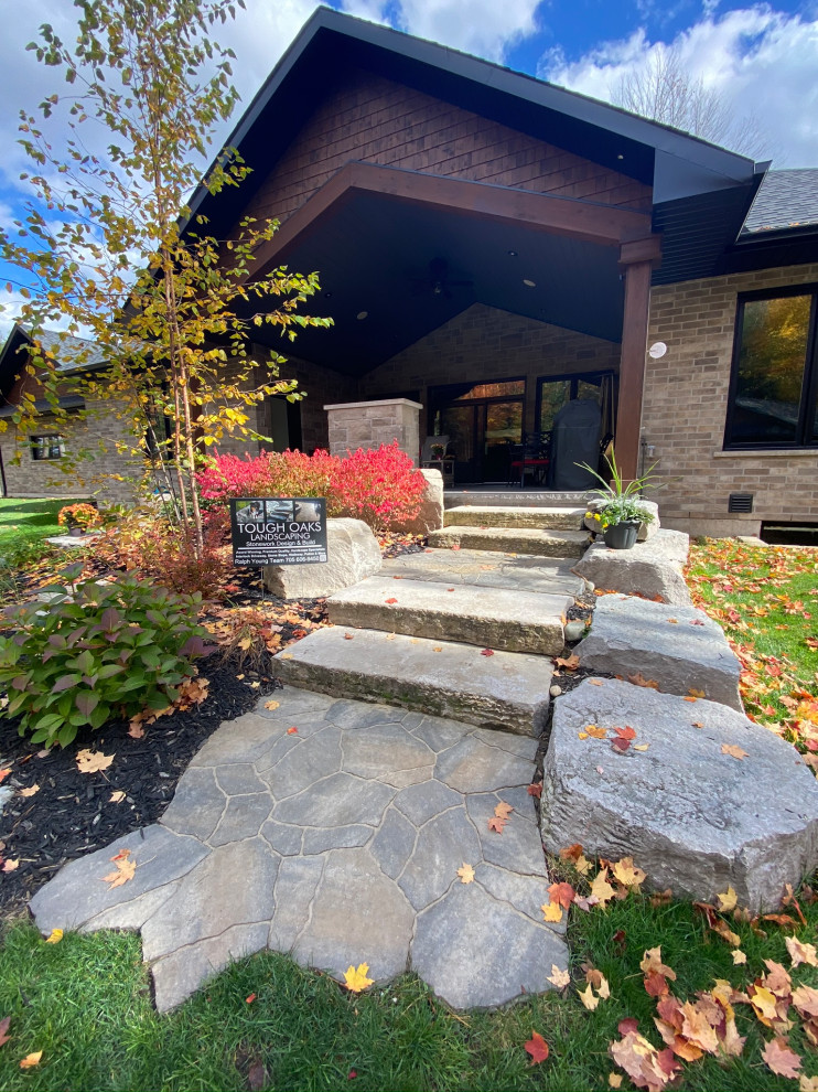 Mountain style home design photo in Toronto