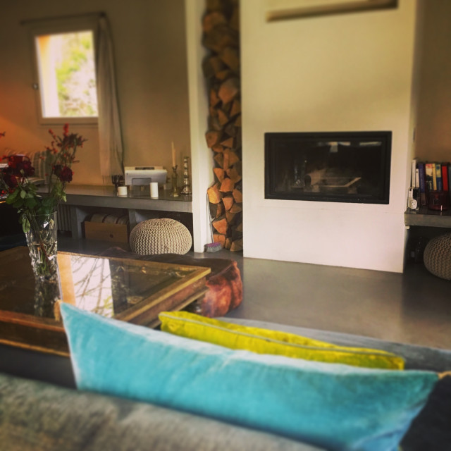 MAS EL JUMI contemporary-living-room