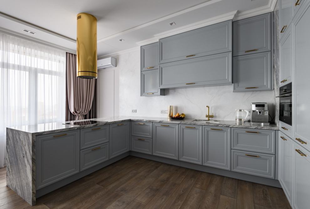 Transitional kitchen photo in Novosibirsk