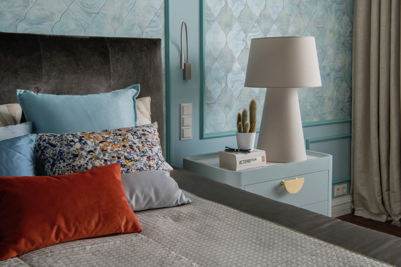 Спальня в цвете "тиффани"