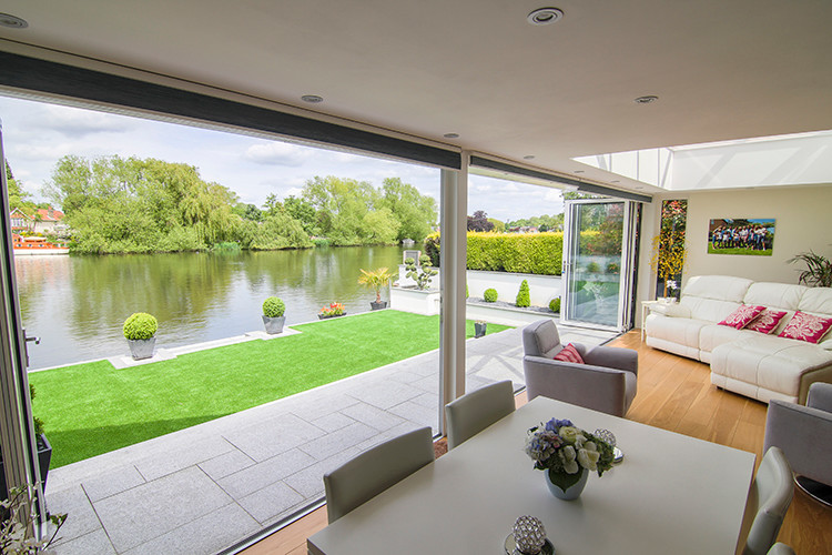 Design ideas for a contemporary exterior in Surrey.