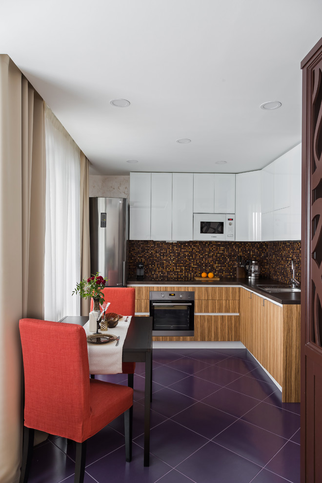 This is an example of a contemporary l-shaped eat-in kitchen in Saint Petersburg with mosaic tile splashback, purple floor, flat-panel cabinets, no island, black benchtop, a single-bowl sink, white cabinets and multi-coloured splashback.