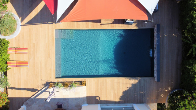 Vue a&eacute;rienne mediterranean-pool