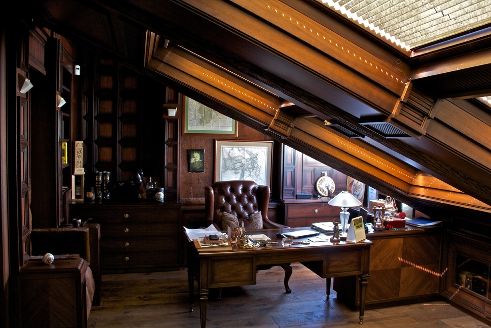 Кабинет. Мансарда жилого дома в центре Москвы